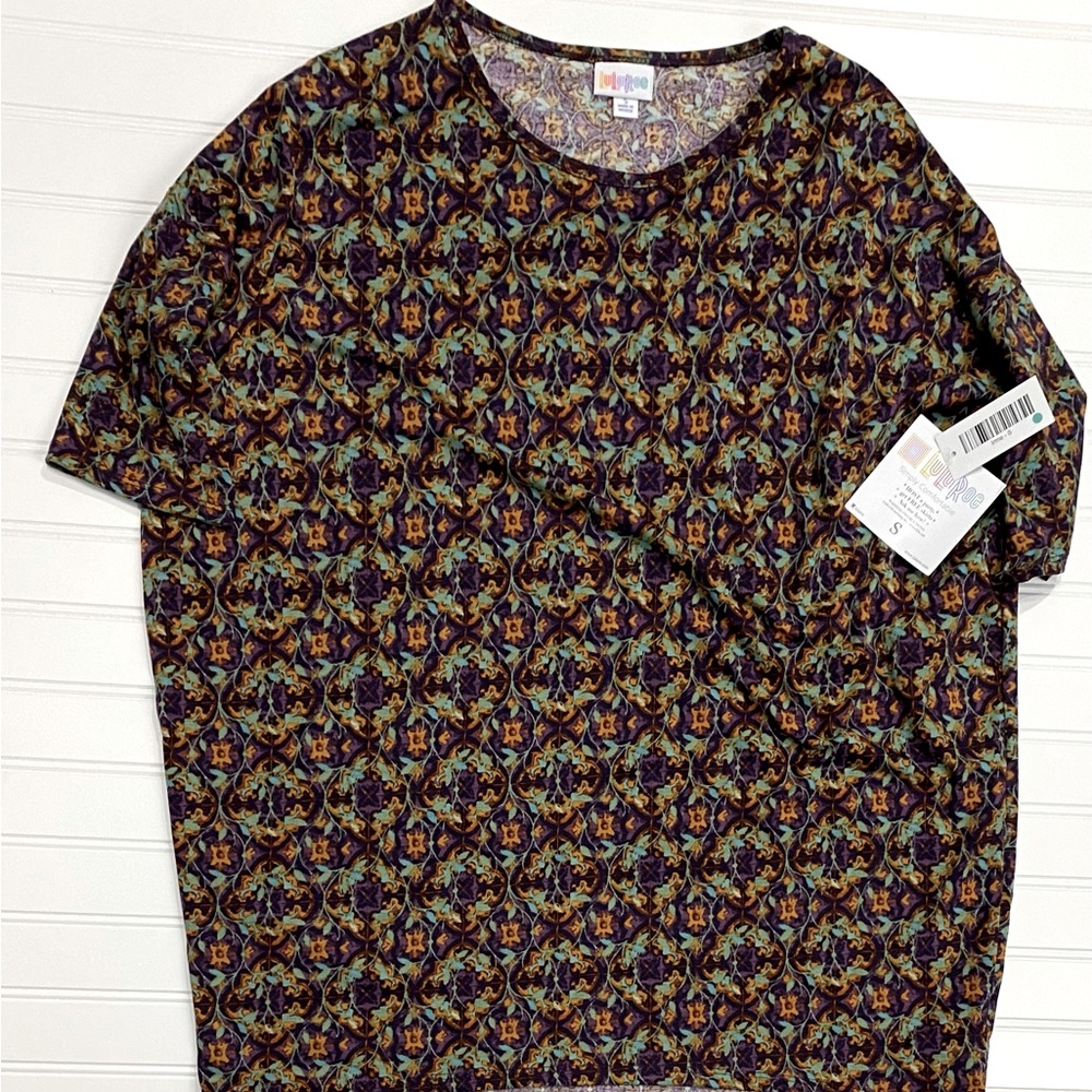 New with Tags S Fits like L Mid Sleeve Top LuLaRoe Irma